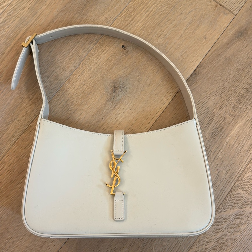 YSL 
Le 5 À 7 Hobo Shoulder Bag